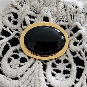 Vintage Gold Tone Metal/Black Stone Oval Brooch